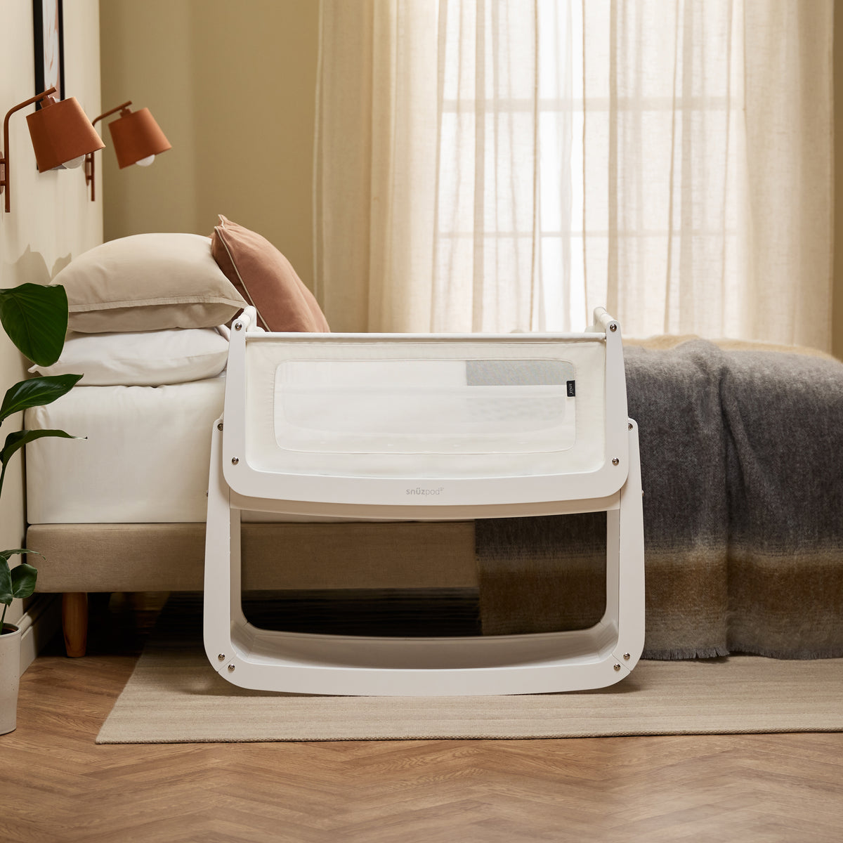 Snuzpod 5 - Bedside Co-Sleeper | White