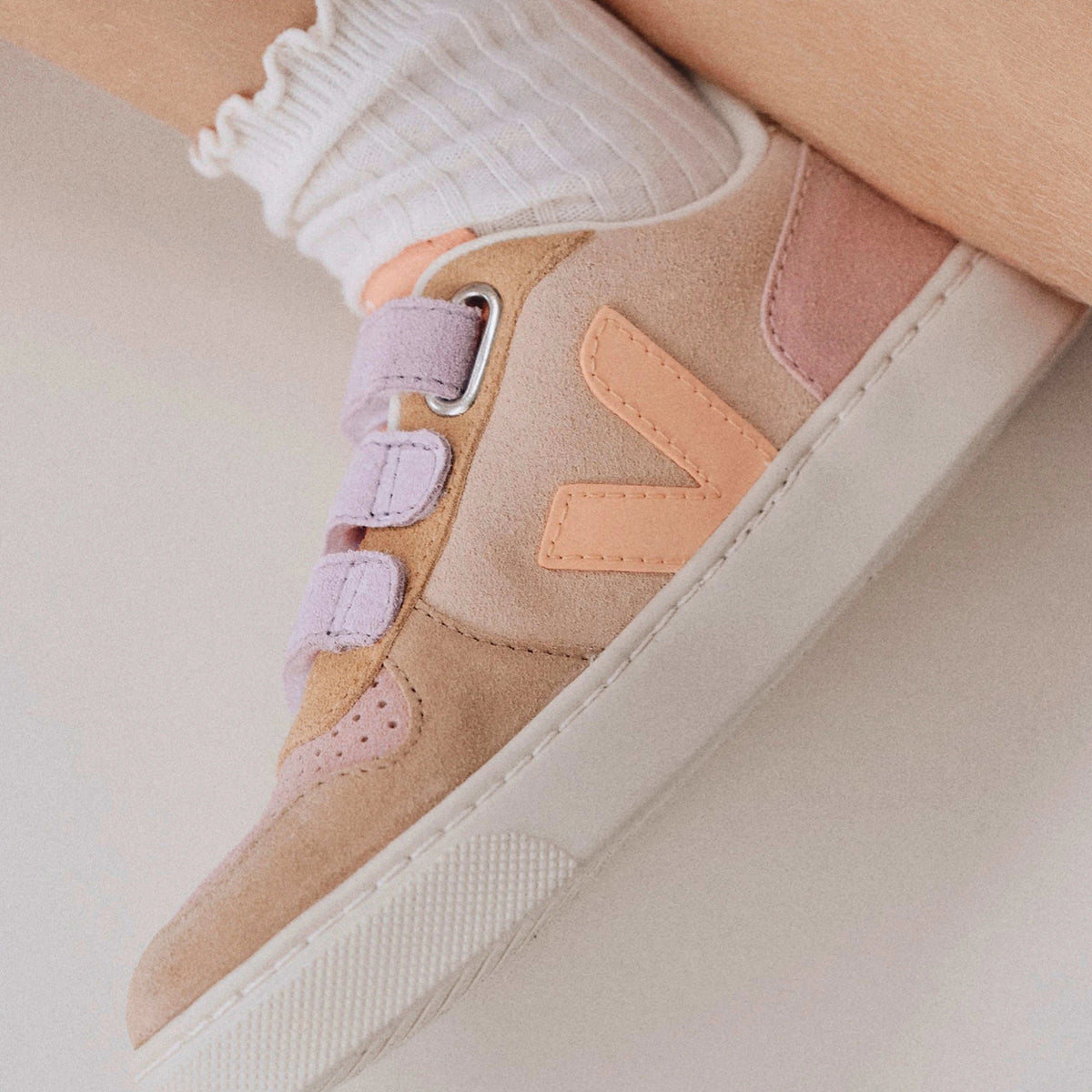 Veja - V-10 Suede | Multico Sable