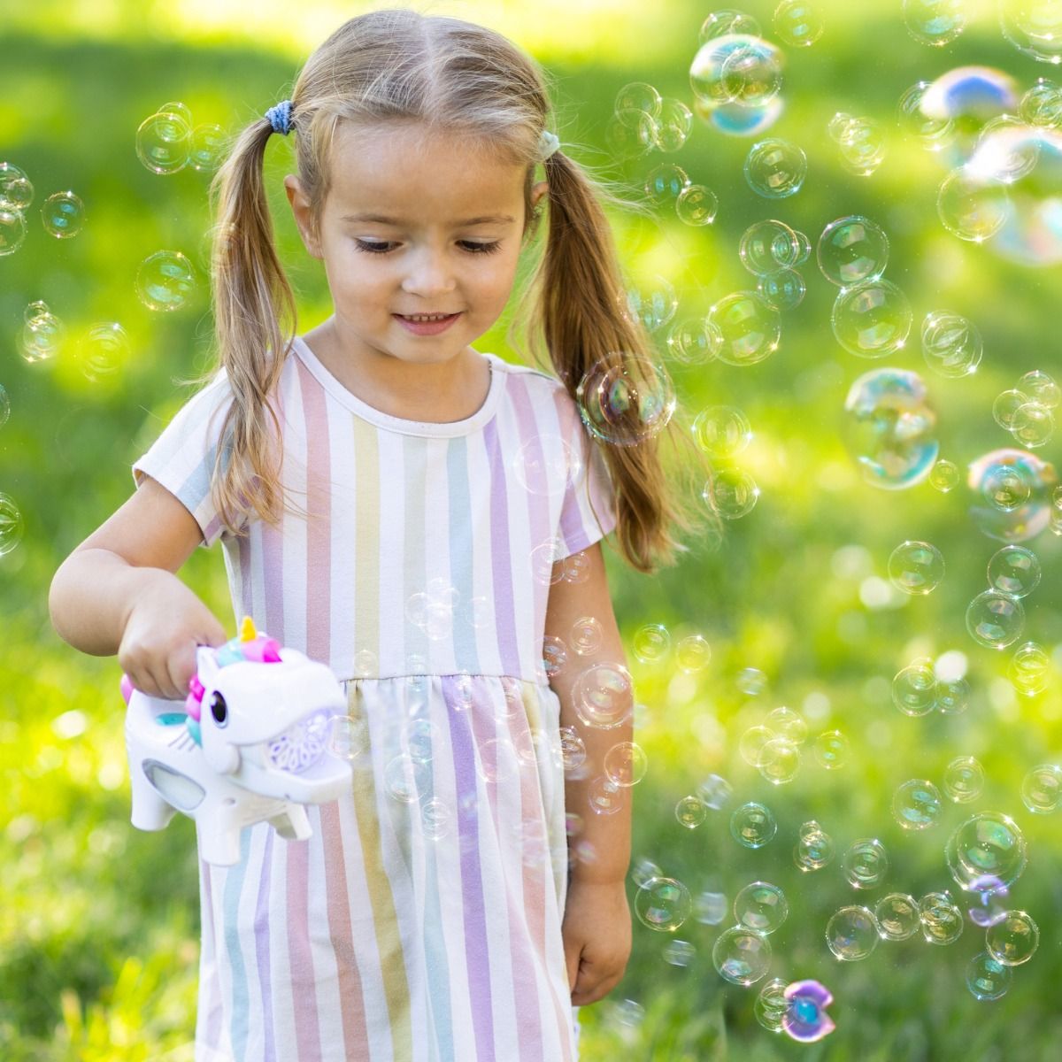 Max Bubbles - Handheld Bubble Machine | Unicorn